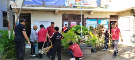 Giat Gotong Royong di Areal Kantor Desa & Senam Pagi 