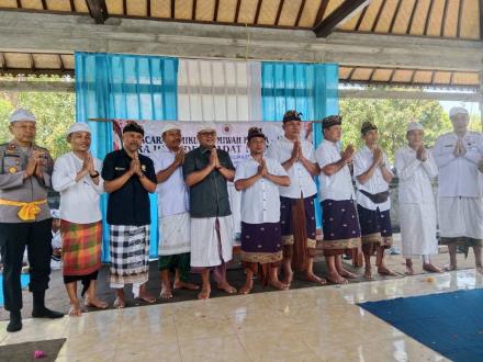  Perbekel Hadiri Acara Pengukuhan dan Mejaya-jaya Kelian Desa Adat Pejarakan 