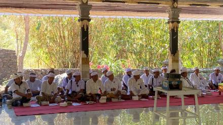 Perbekel Pejarakan Hadiri Rapat Pertanggungjawaban dan Persiapan Pujawali Pura Agung Pulaki